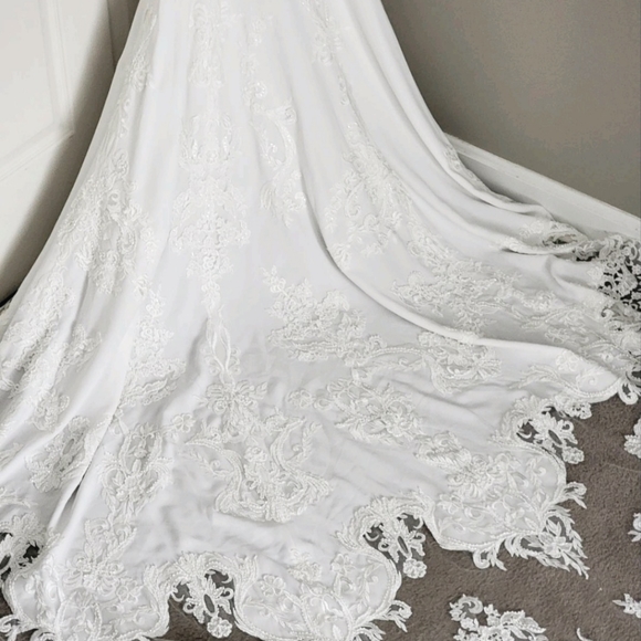 NEW ENZOANI MCKINLEY WEDDING DRESS, UNALTERED - Picture 9 of 11